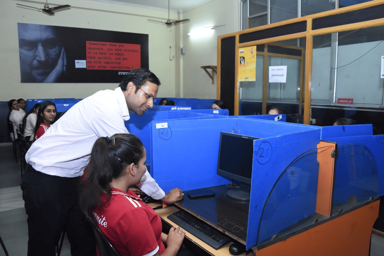 Biyani Girls College Jaipur Labs photo 6